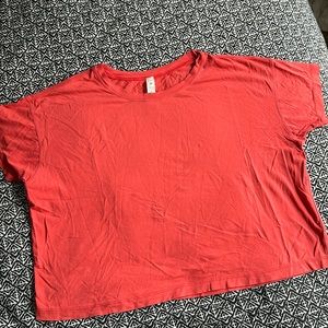 Lululemon cropped tshirt